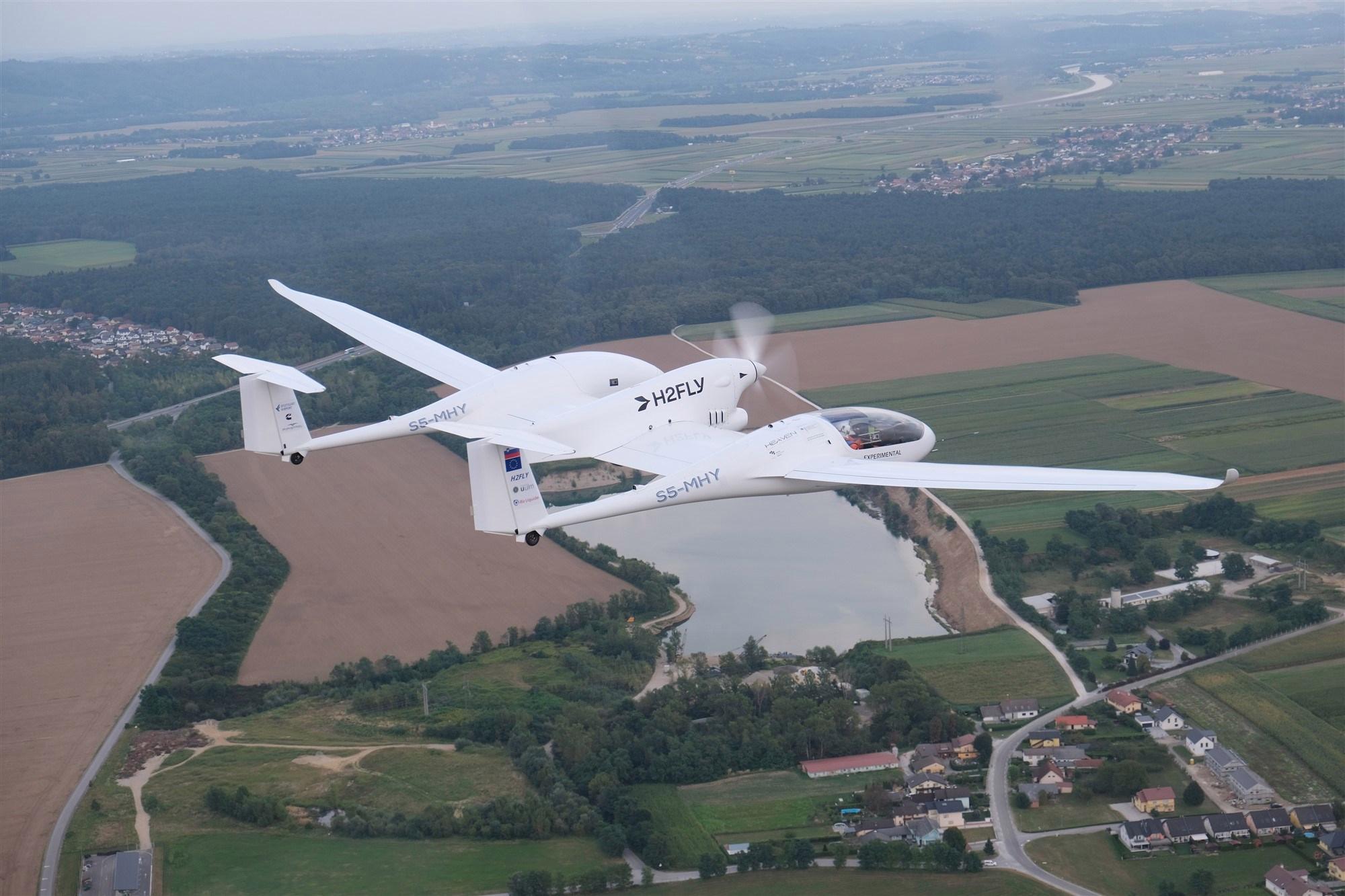 Havacılığın geleceği: Sıvı hidrojenle çalışan ilk pilotlu uçak havalandı