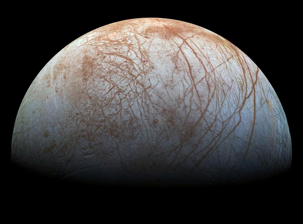 Jüpiter’in buzlu uydusu Europa’da yaşamın ayak izi keşfedildi