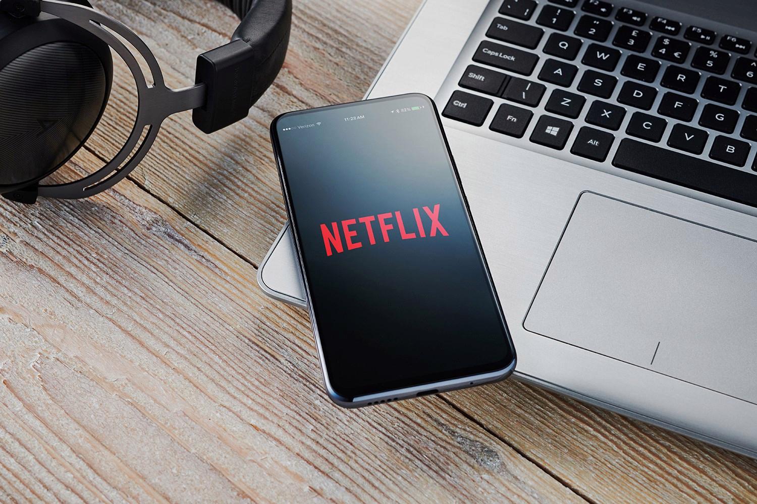 Netflix kullanıcı sayısını ve gelirlerini arttırıyor