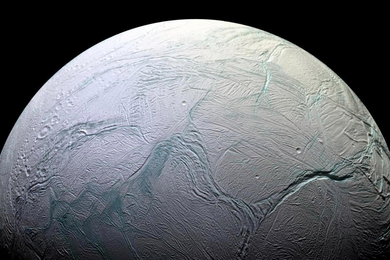 Satürn’ün uydusu Enceladus’da yaşamın kökenine yönelik önemli bir keşif yapıldı