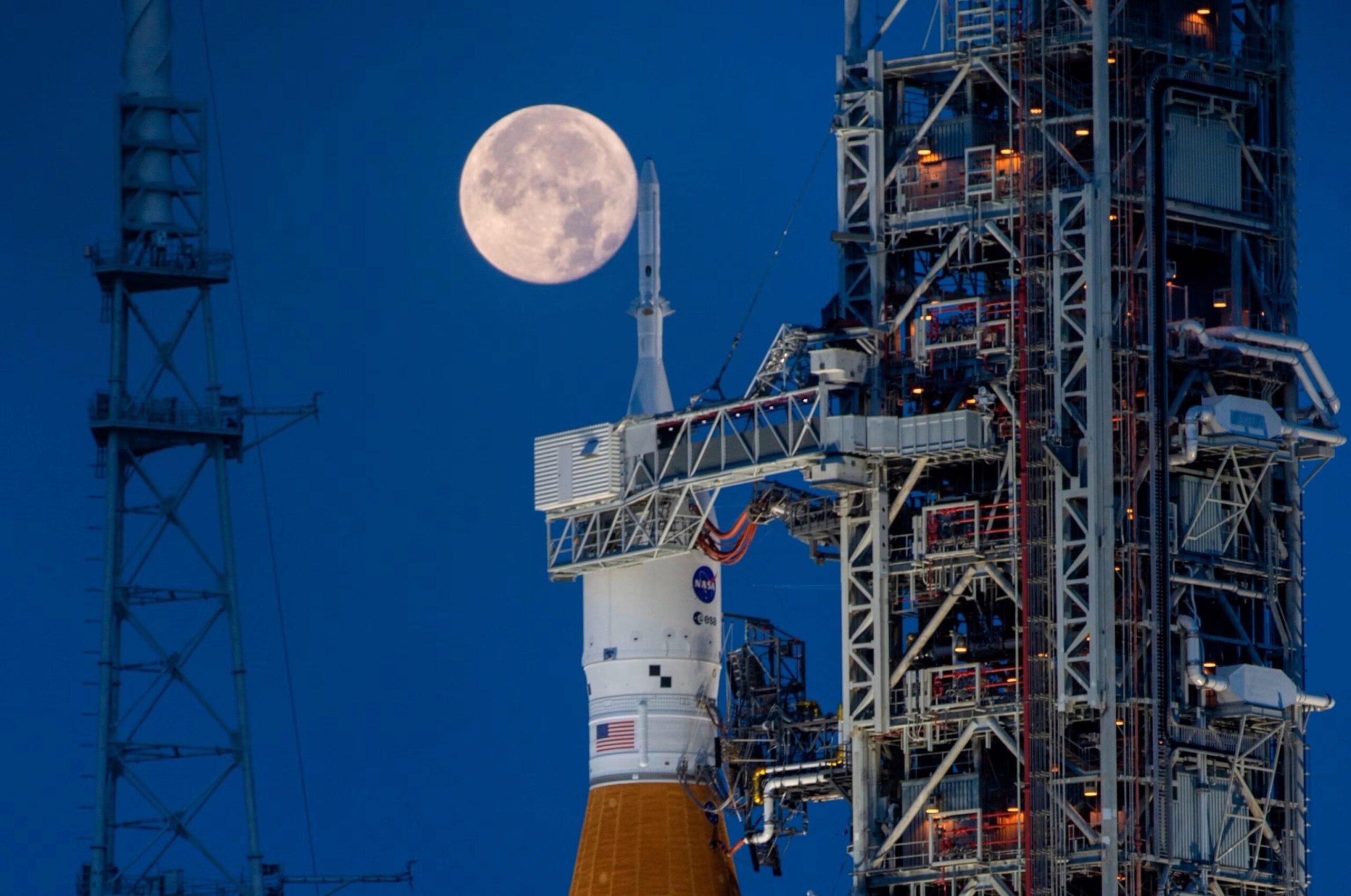 NASA’nın insanları Ay’a götürecek tarihi Artemis görevi ertelendi