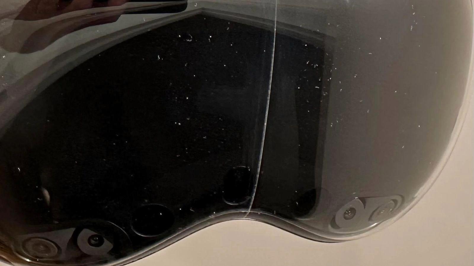 Apple Vision Pro şikayetleri bitmiyor: Ön camı çatlıyor!