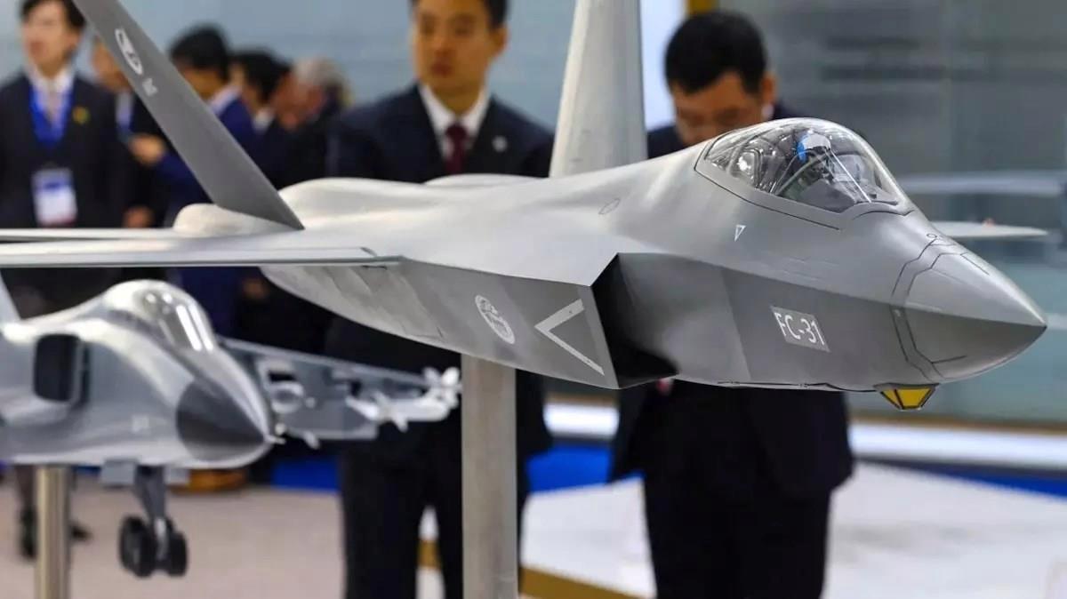 Çin’in F-35’e rakip yeni nesil savaş uçağı görücüye çıktı