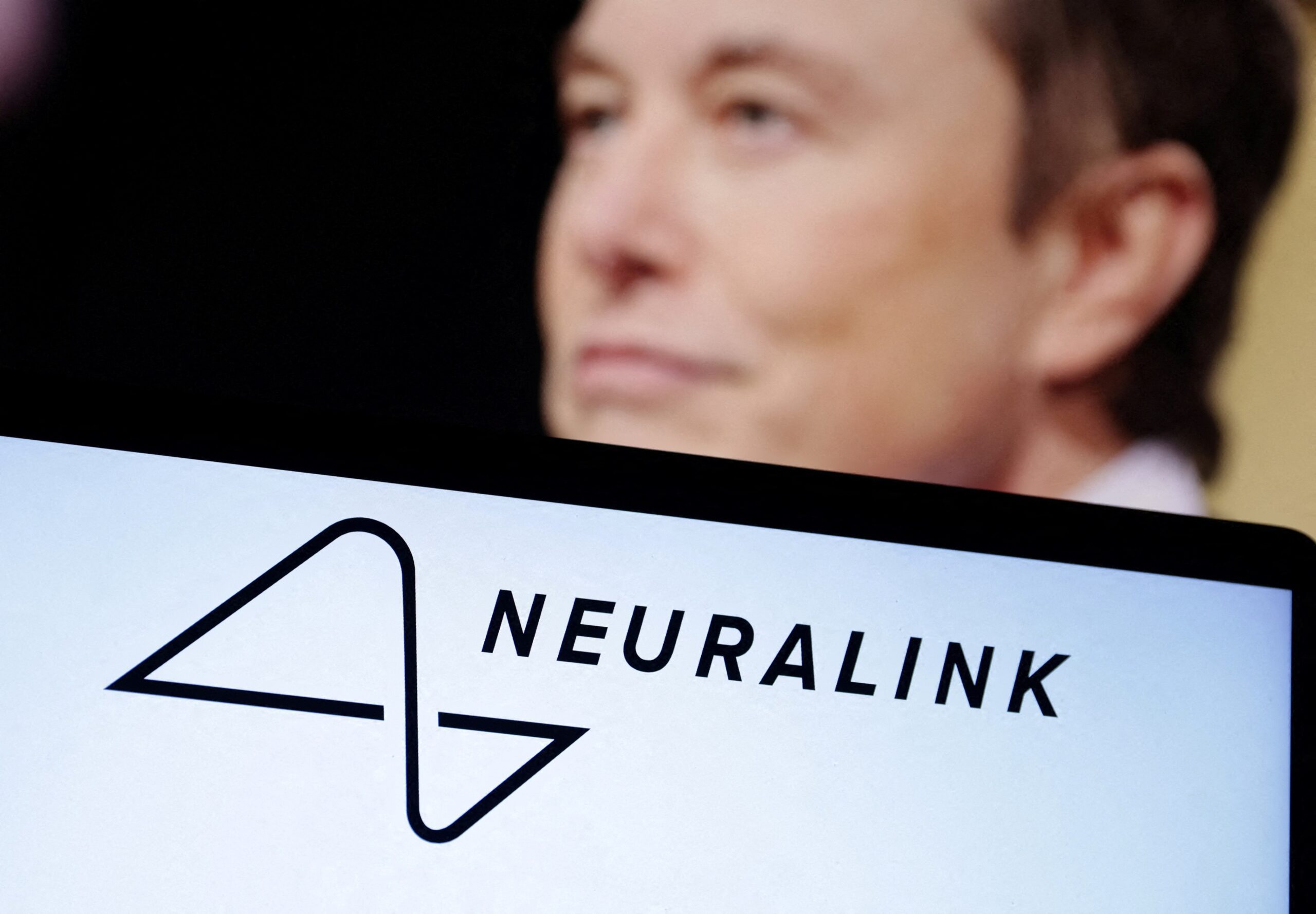 Elon Musk’ın Neuralink beyin çipi ile düşünerek fare kontrolü gerçekleştirildi