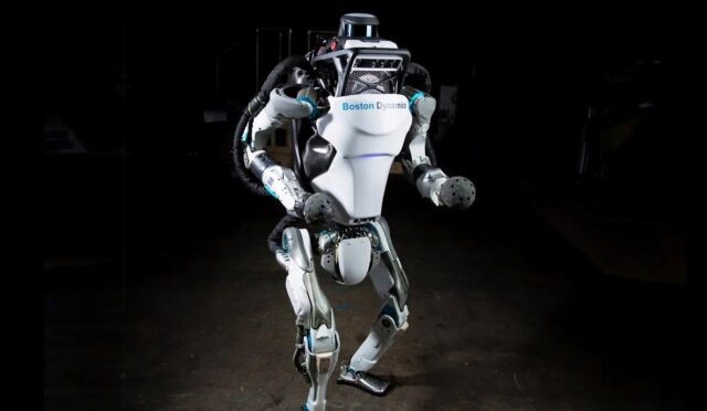 insansi-robot-atlas-otomotiv-islerinde-calismak-icin-kollari-sivadi-JQf8inNG.jpg