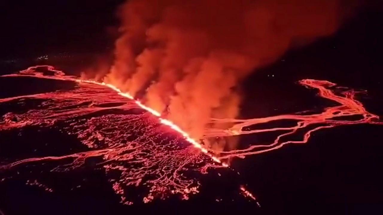 İzlanda’da 3 ayda 4. kez yanardağ patladı, OHAL ilan edildi
