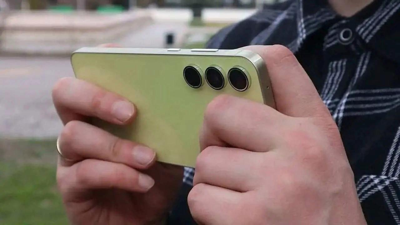 Samsung Galaxy A55 5G’nin inceleme videosu paylaşıldı: İşte tasarımı ve özellikleri