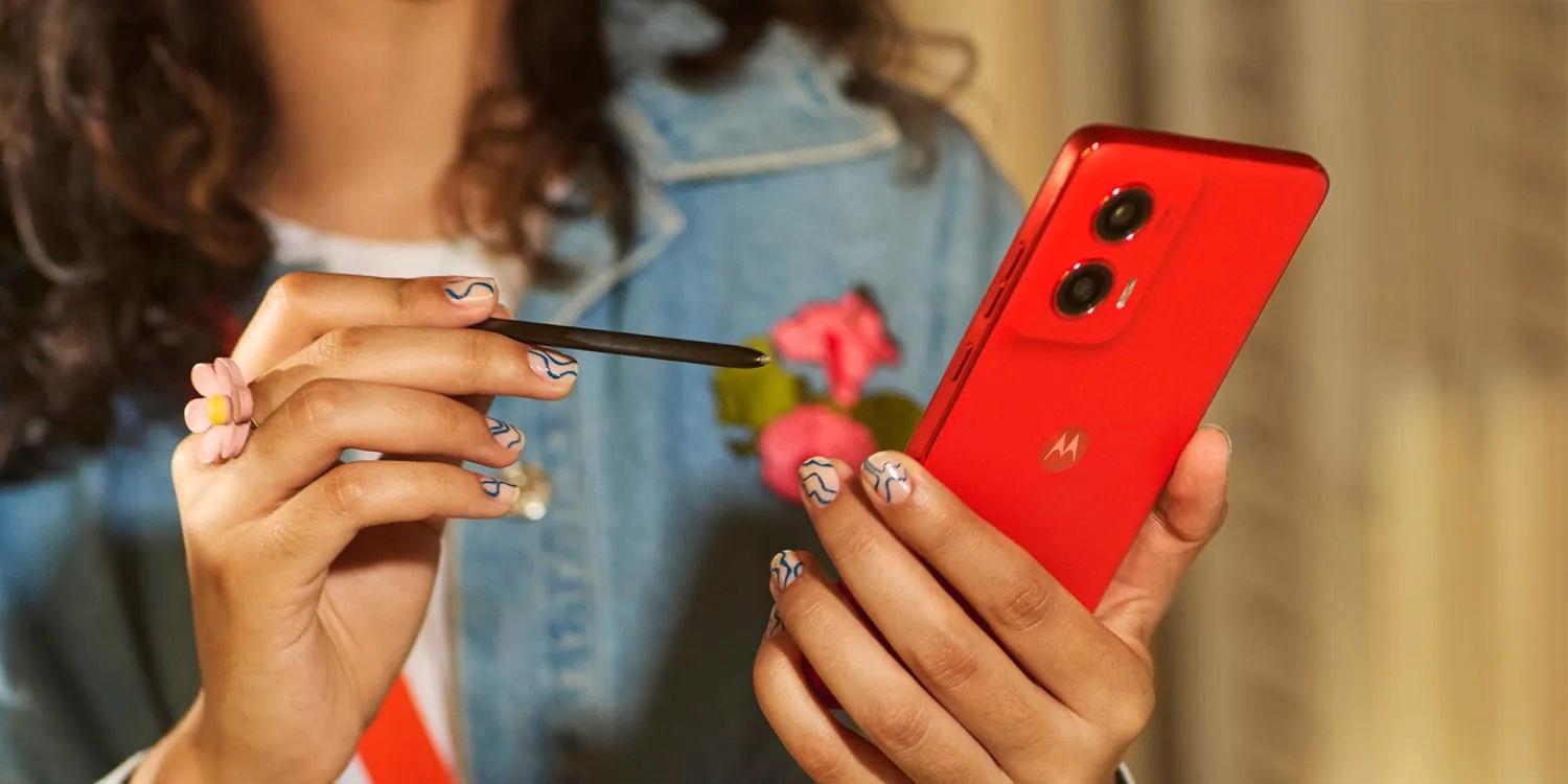 Motorola, vegan deri tasarımlı kalemli telefonunu duyurdu